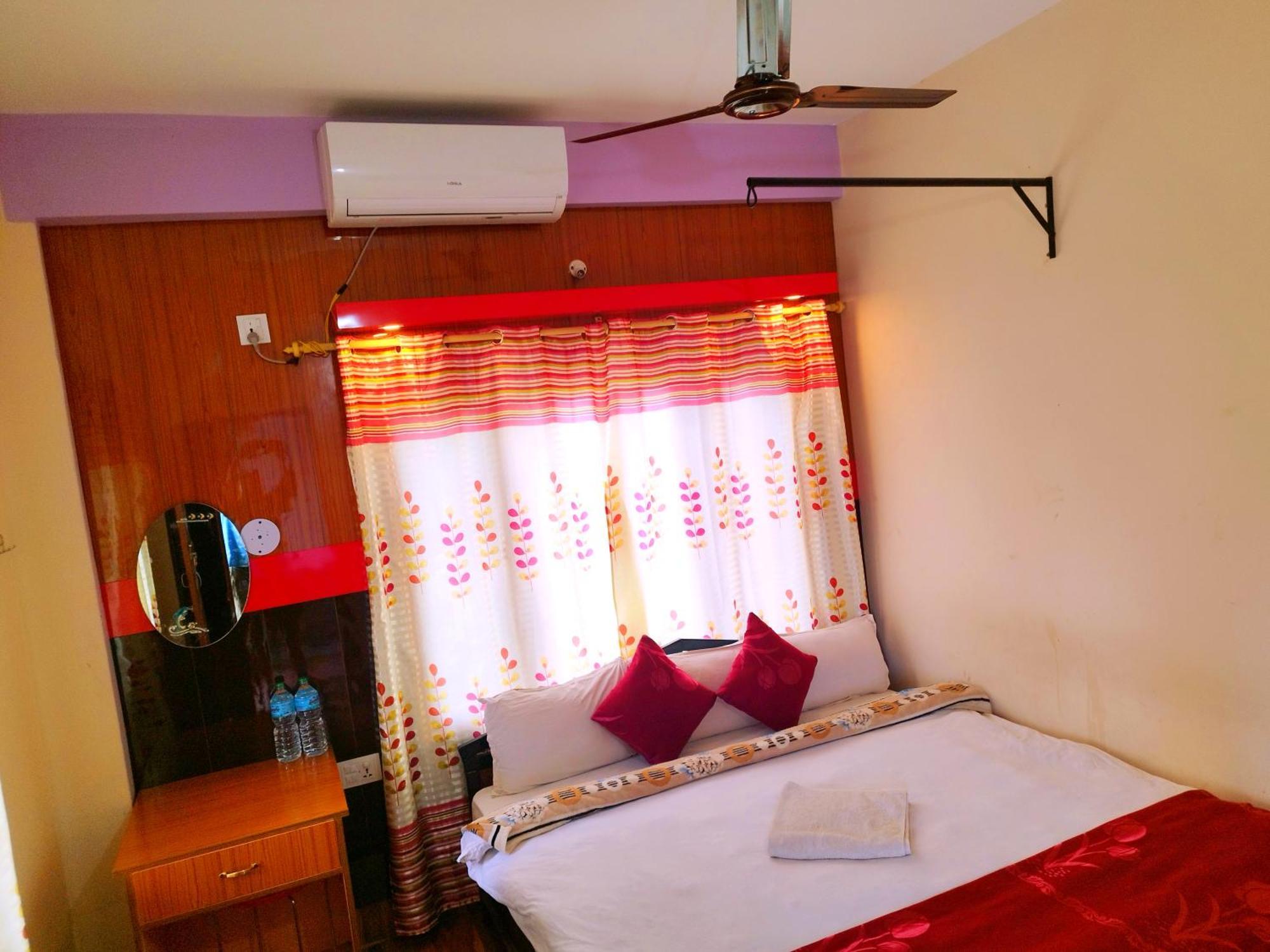 Hotel National Park Sauraha- Homely Stay And Peaceful Location With Jungle Safari Arrangements Kültér fotó